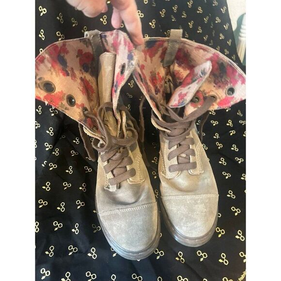 Doc Dr. martens amiee fold down boots women’s size 10 euro 42 grey and floral - Picture 2 of 7